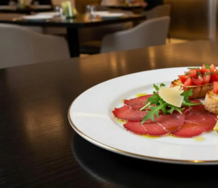 Kreatív gourmet előételek tálalása a Guide City Hub étteremben